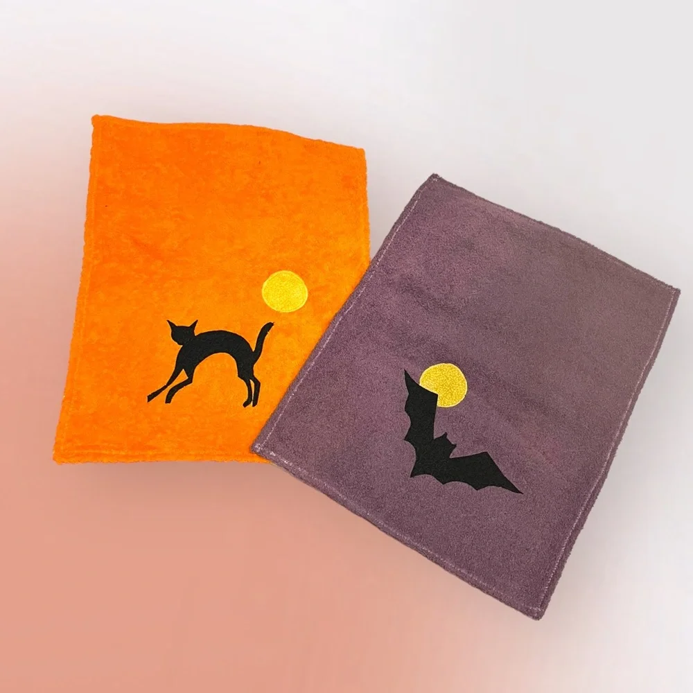 Lot/2 𝑯𝒂𝒏𝒅𝒎𝒂𝒅𝒆 Halloween Hand Towels - Picture 1 of 13